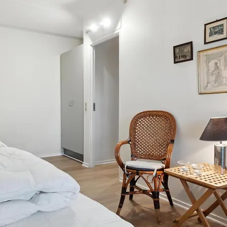 Bad, Lejl, 16 Appartement