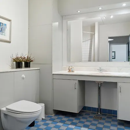 Bad, Lejl, 16 Appartement